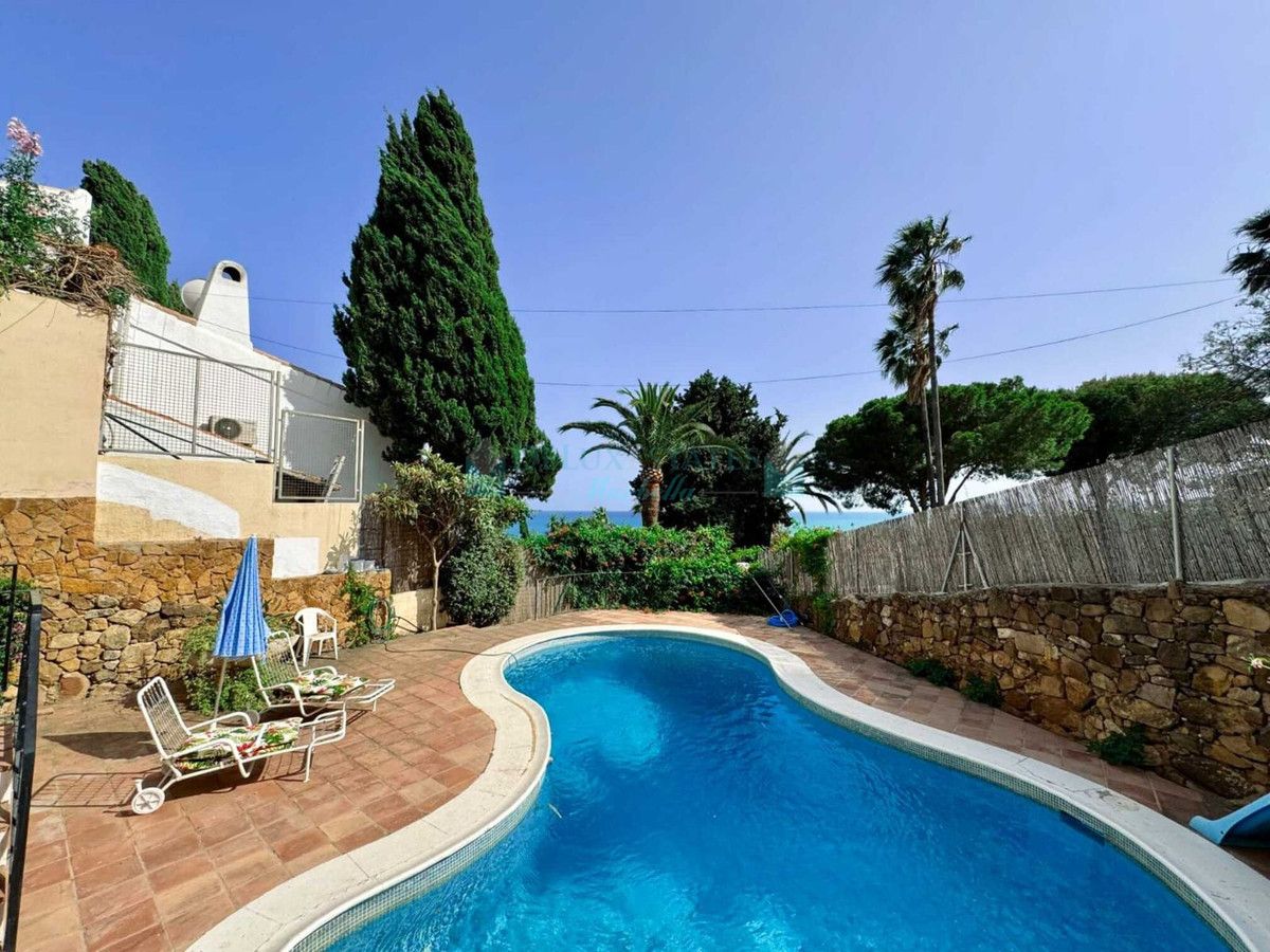 Villa en venta en Estepona