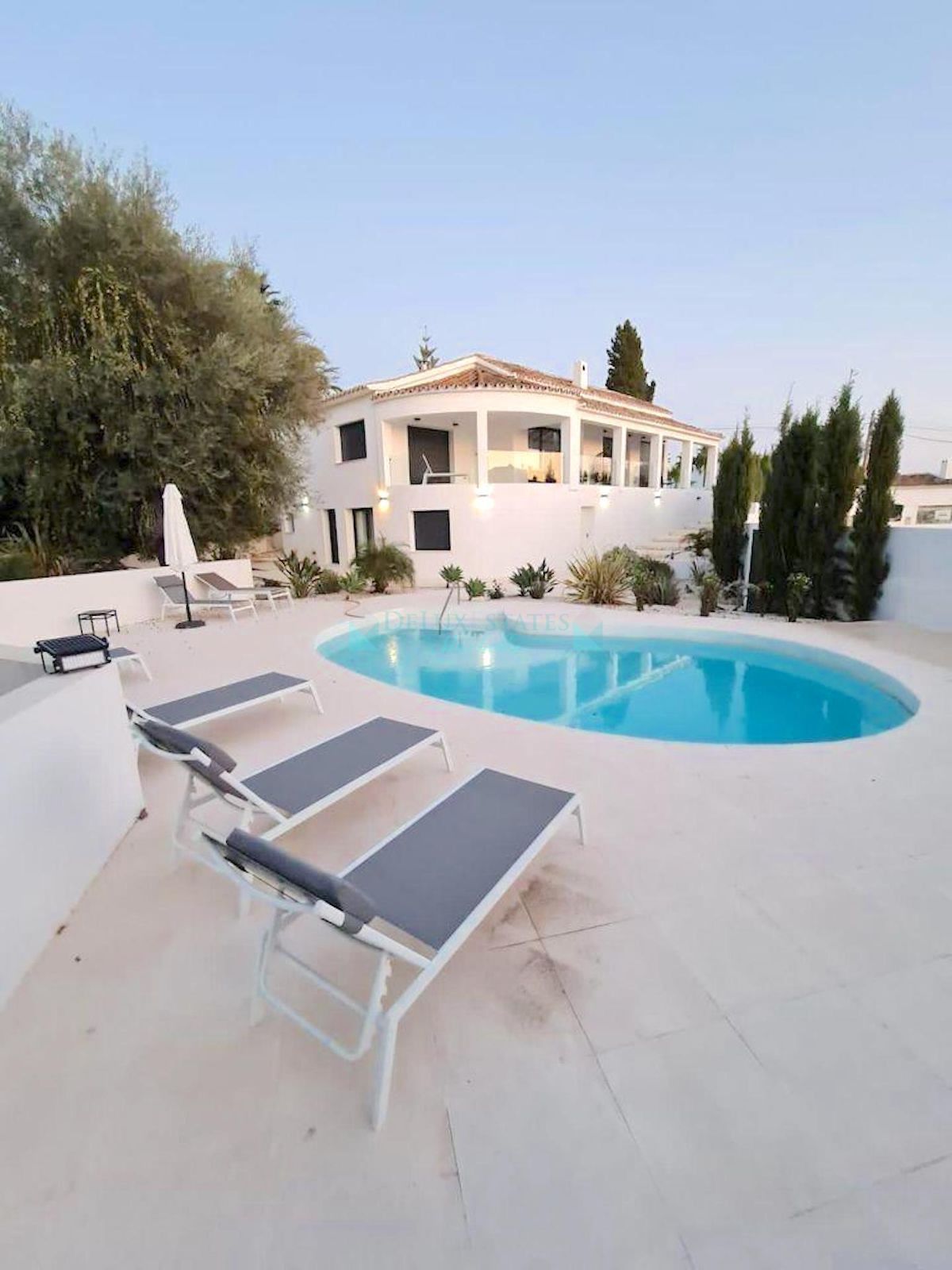 Villa en alquiler en El Rosario, Marbella Este