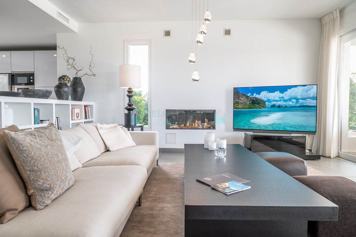 Villa for sale in La Mairena, Marbella East