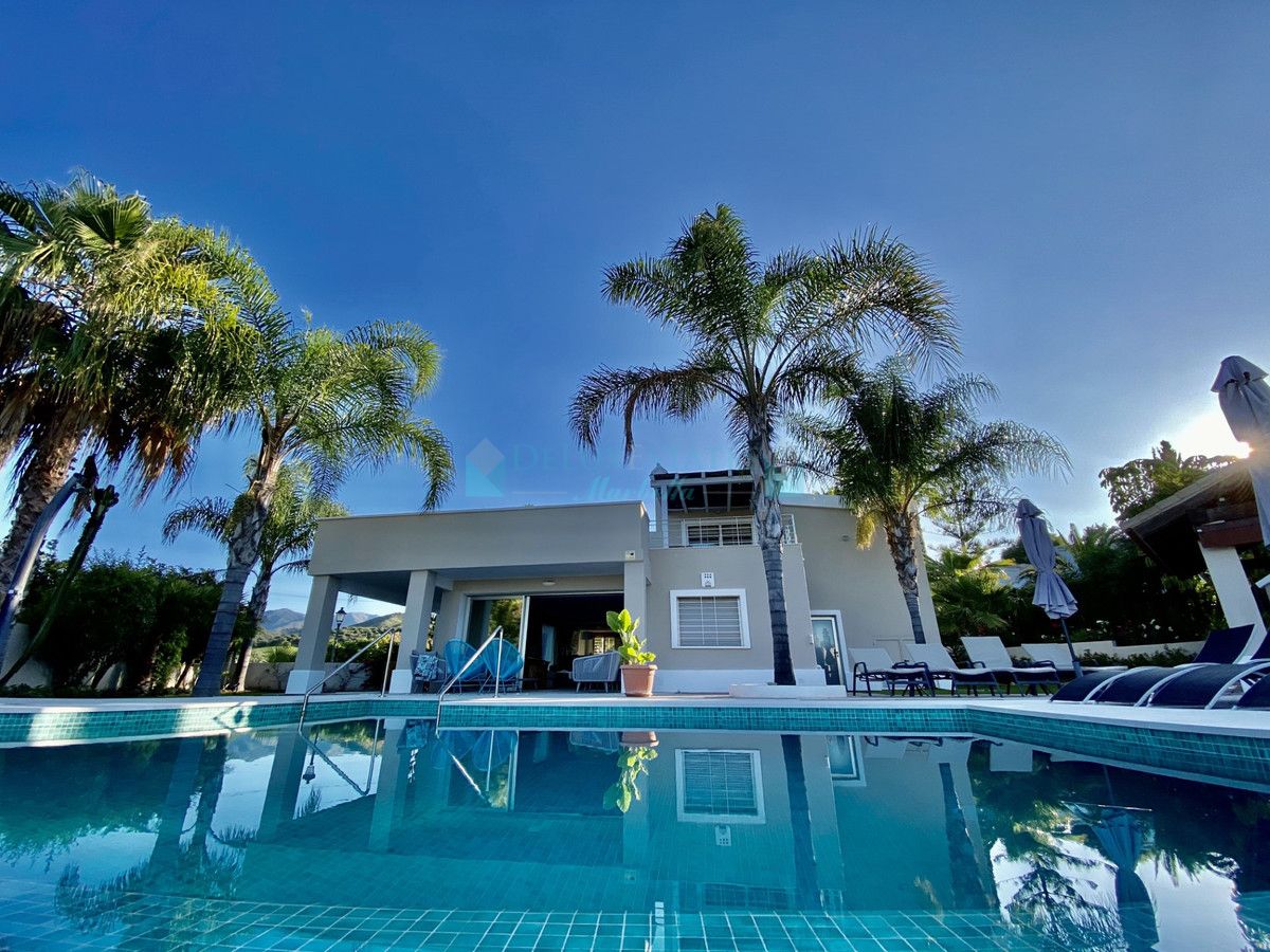 Villa for rent in El Rosario, Marbella East