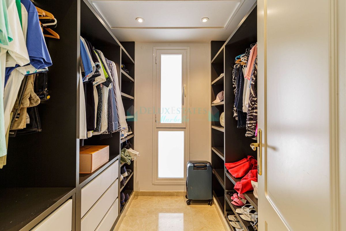 Apartamento Planta Baja en venta en La Quinta, Benahavis