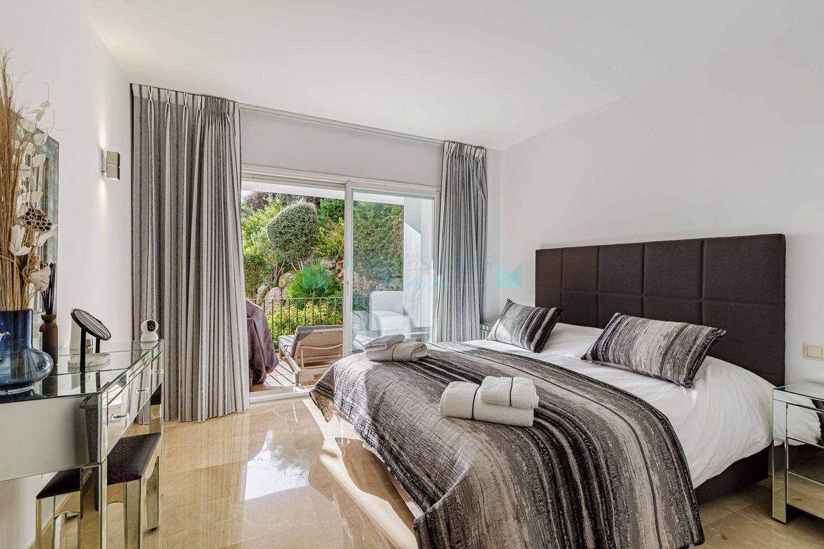 Apartamento Planta Baja en venta en La Quinta, Benahavis