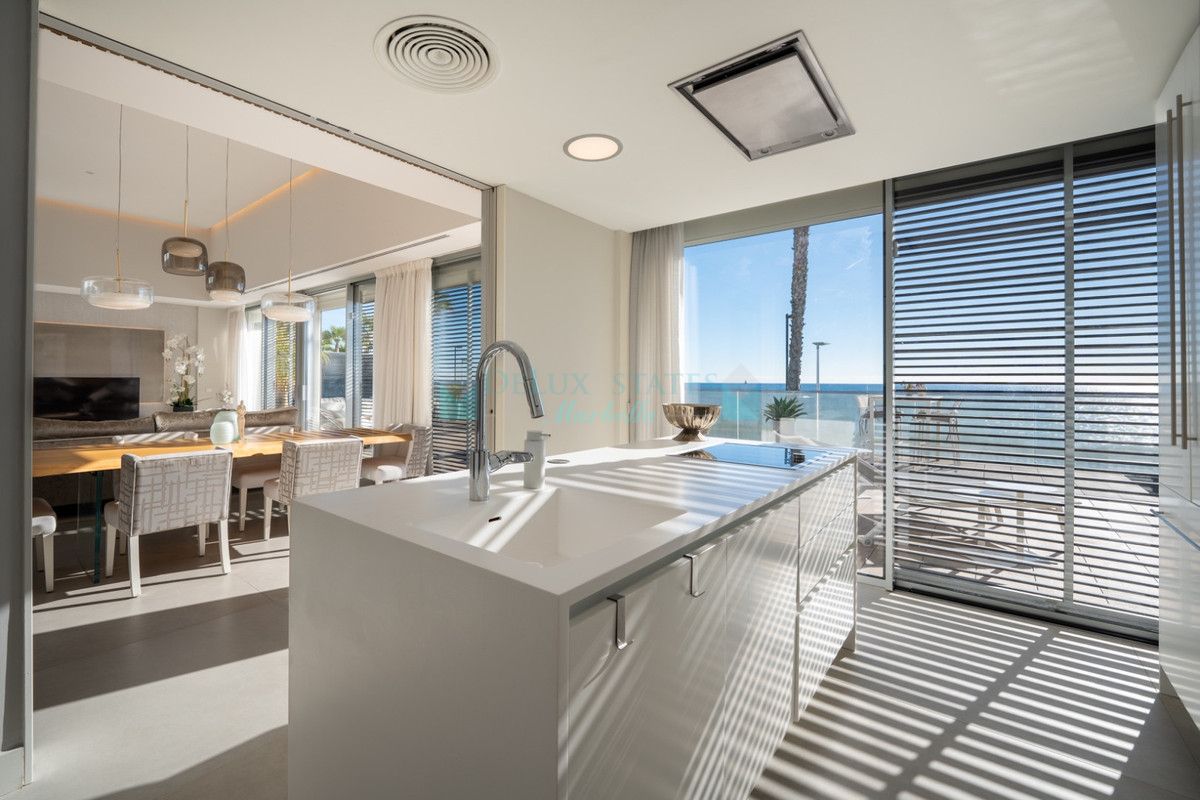 Villa for sale in Estepona