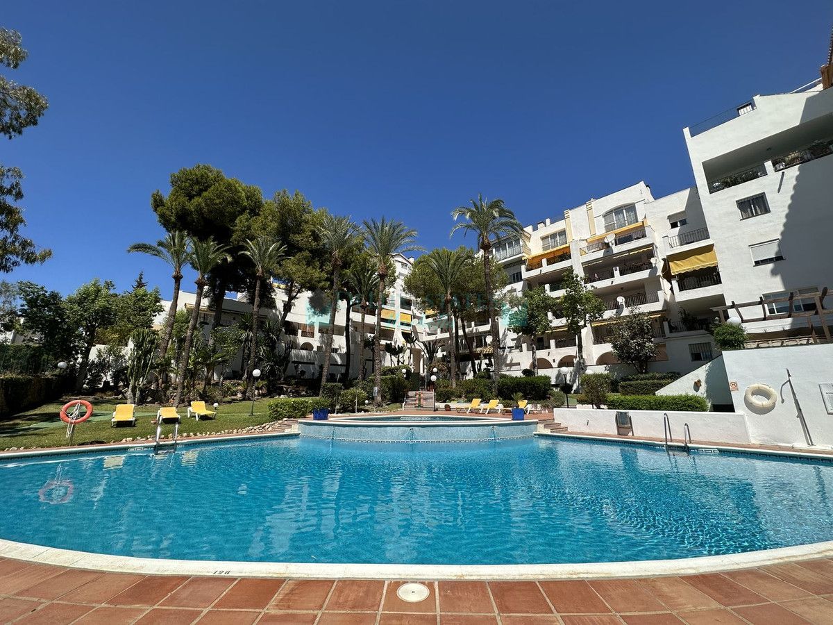 Apartment for sale in Estepona