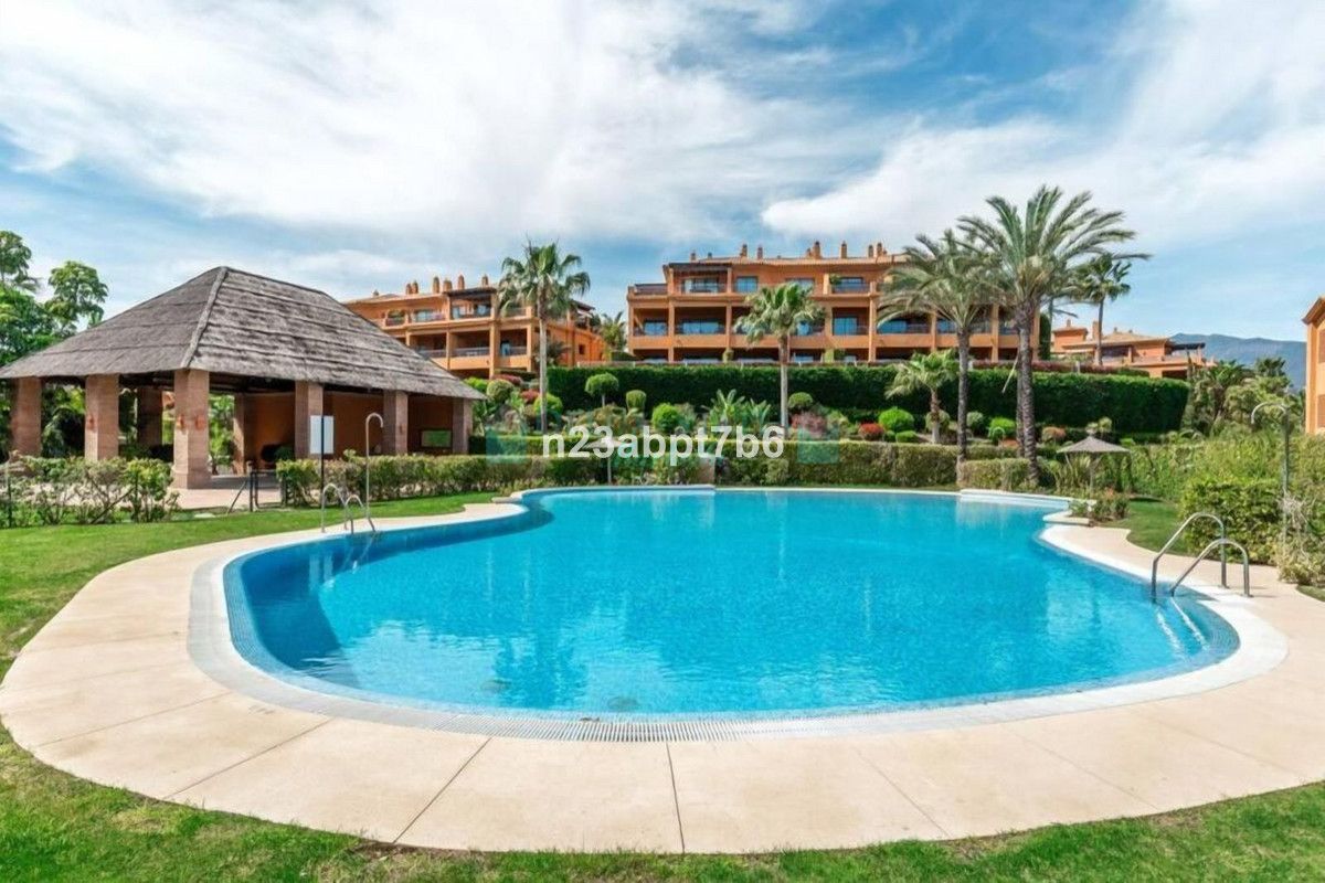 Ground Floor Apartment for sale in Atalaya, Estepona