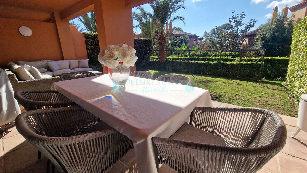 Ground Floor Apartment for sale in Atalaya, Estepona