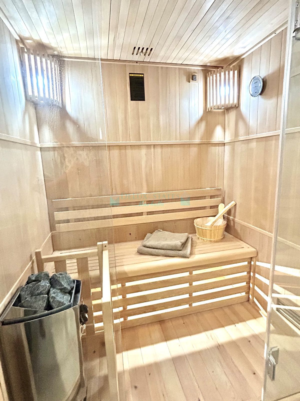 Town House for rent in Estepona