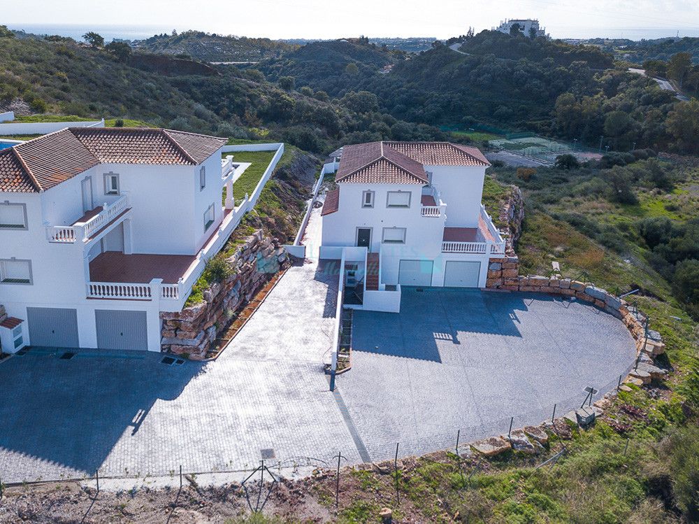 Villa for sale in Estepona