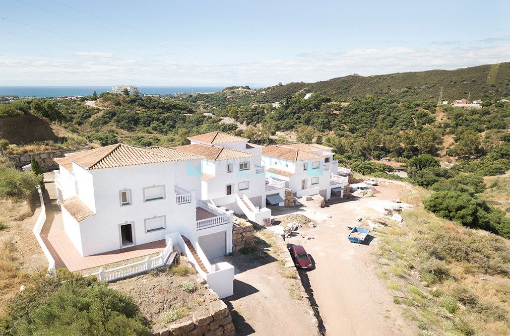 Villa for sale in Estepona