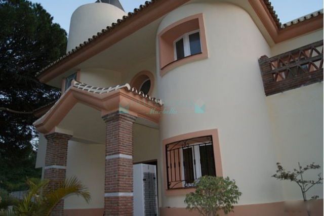 Villa en venta en El Rosario, Marbella Este