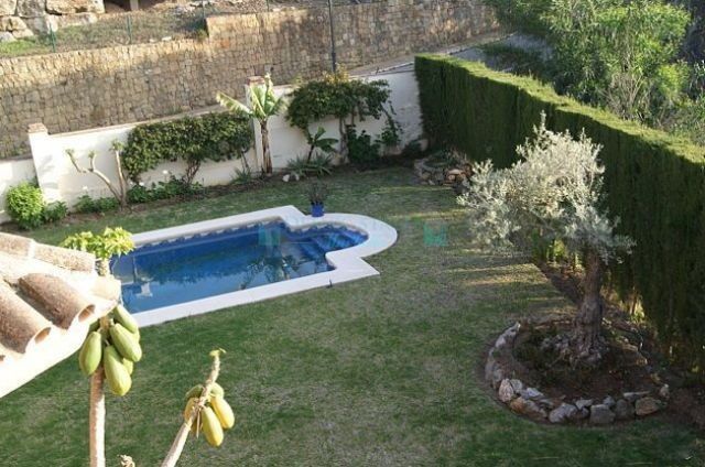 Villa en venta en El Rosario, Marbella Este