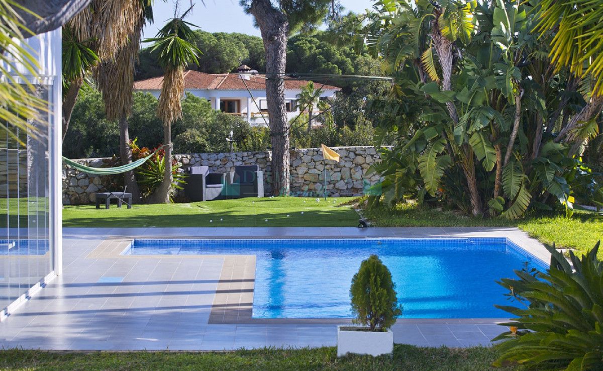 Villa en venta en Elviria, Marbella Este