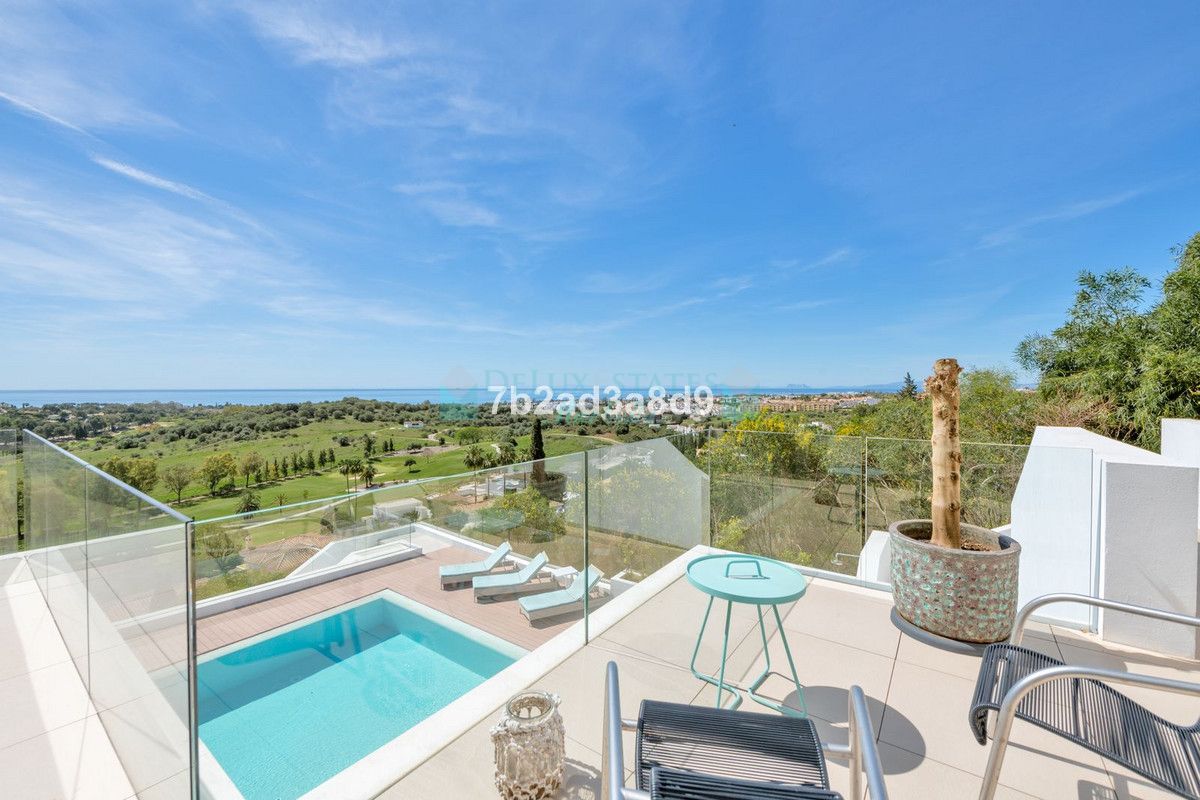 Villa en venta en El Paraiso, Estepona