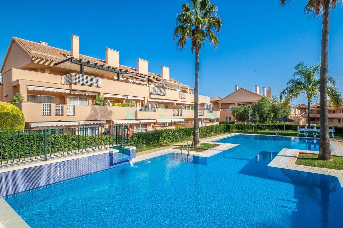 Ático en venta en Elviria, Marbella Este