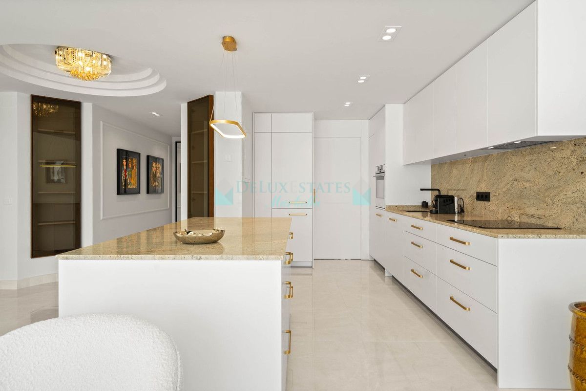 Apartamento en venta en New Golden Mile, Estepona