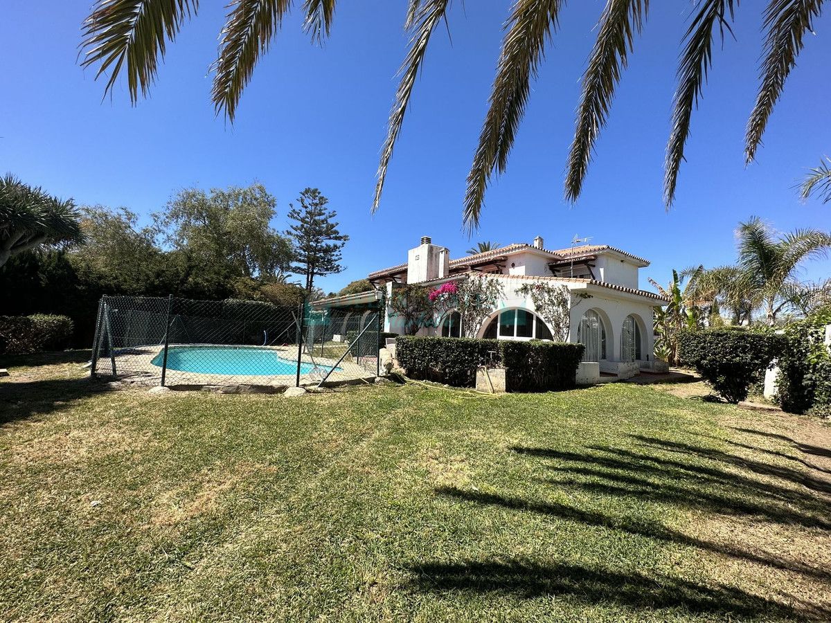 Villa for sale in Estepona