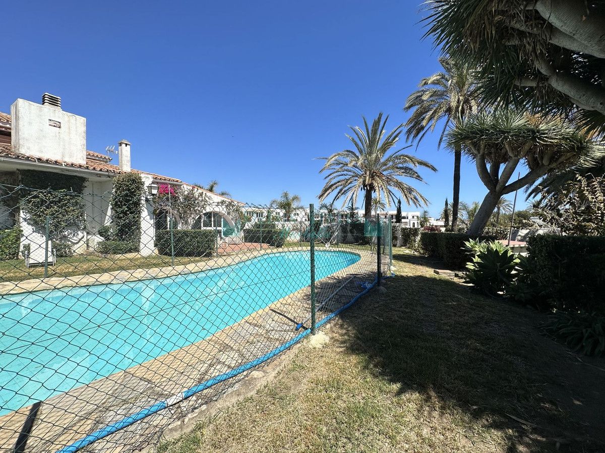 Villa for sale in Estepona