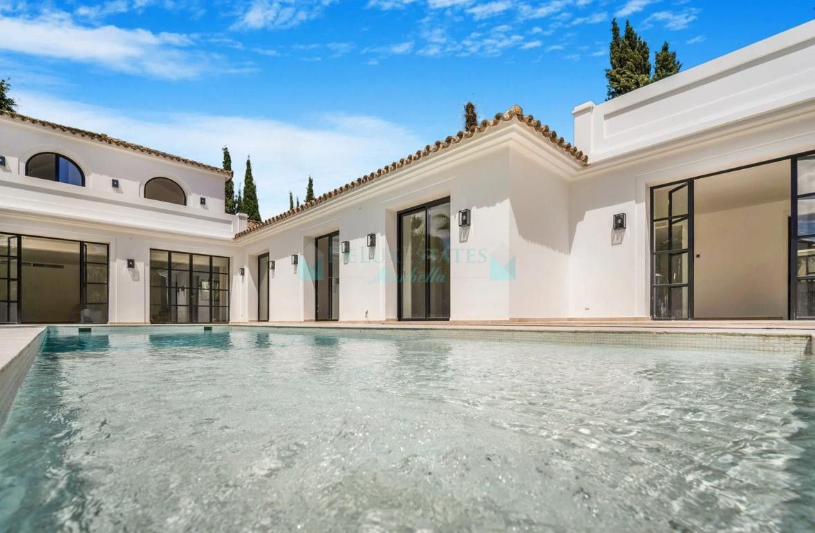 Villa for sale in Aloha, Nueva Andalucia