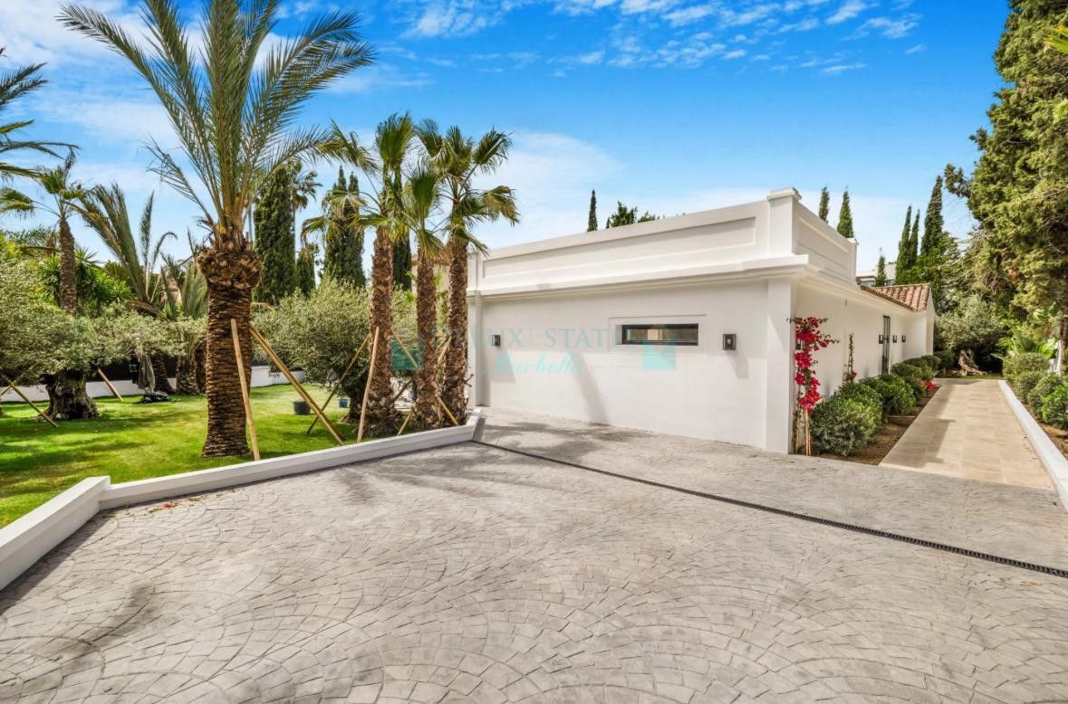 Villa for sale in Aloha, Nueva Andalucia