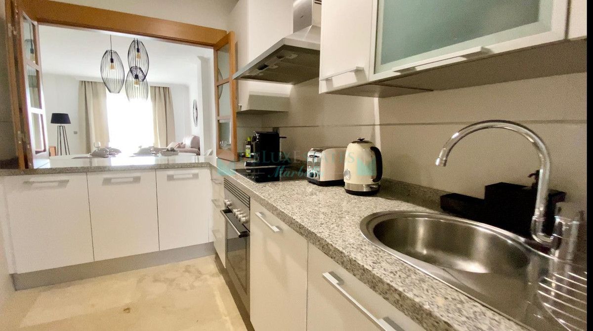 Apartamento Planta Baja en alquiler en Benahavis