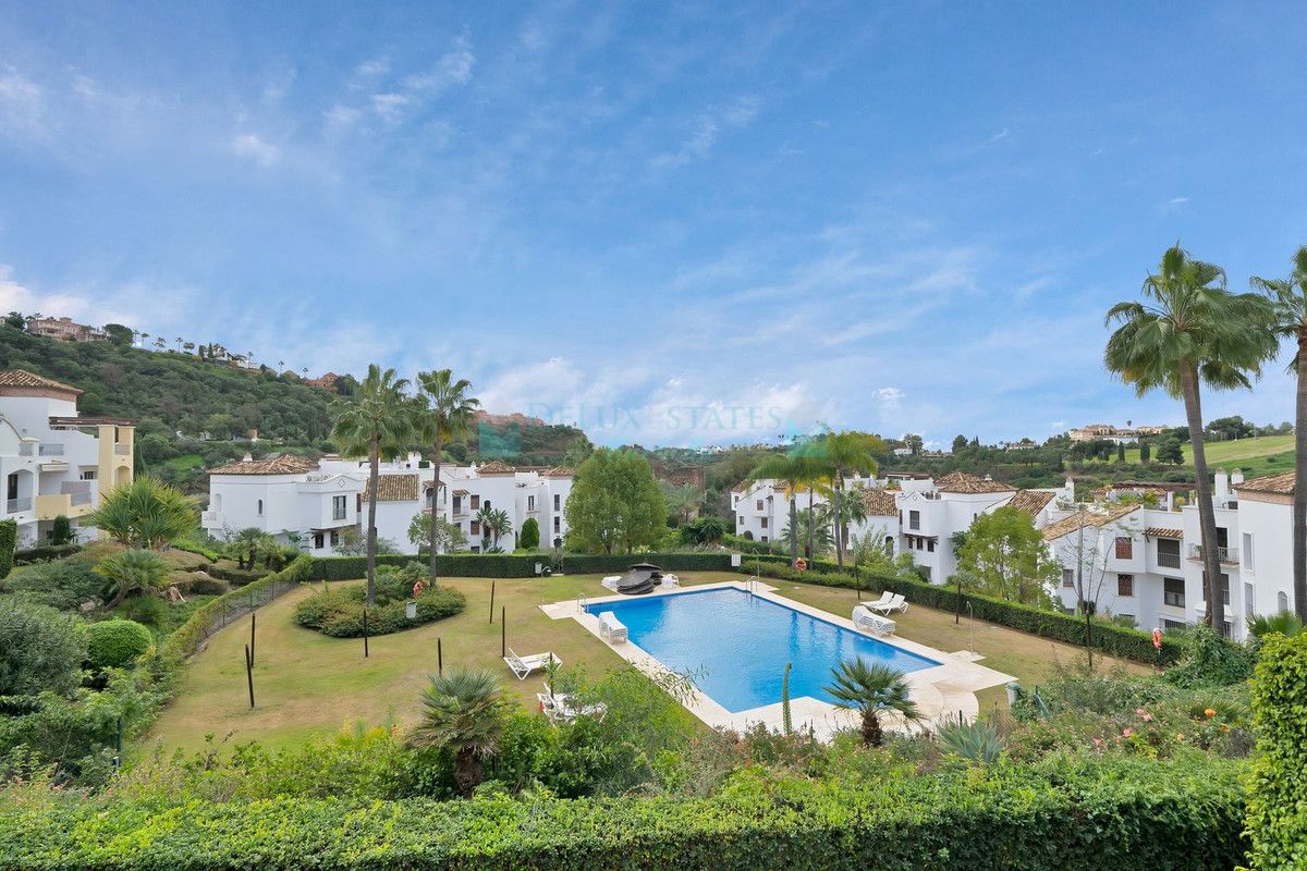 Apartamento en venta en Los Arqueros, Benahavis