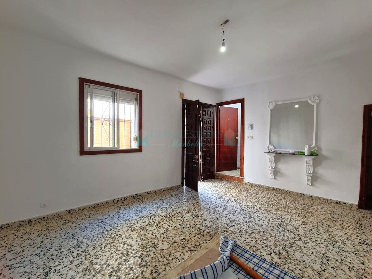 Town House for sale in Estepona