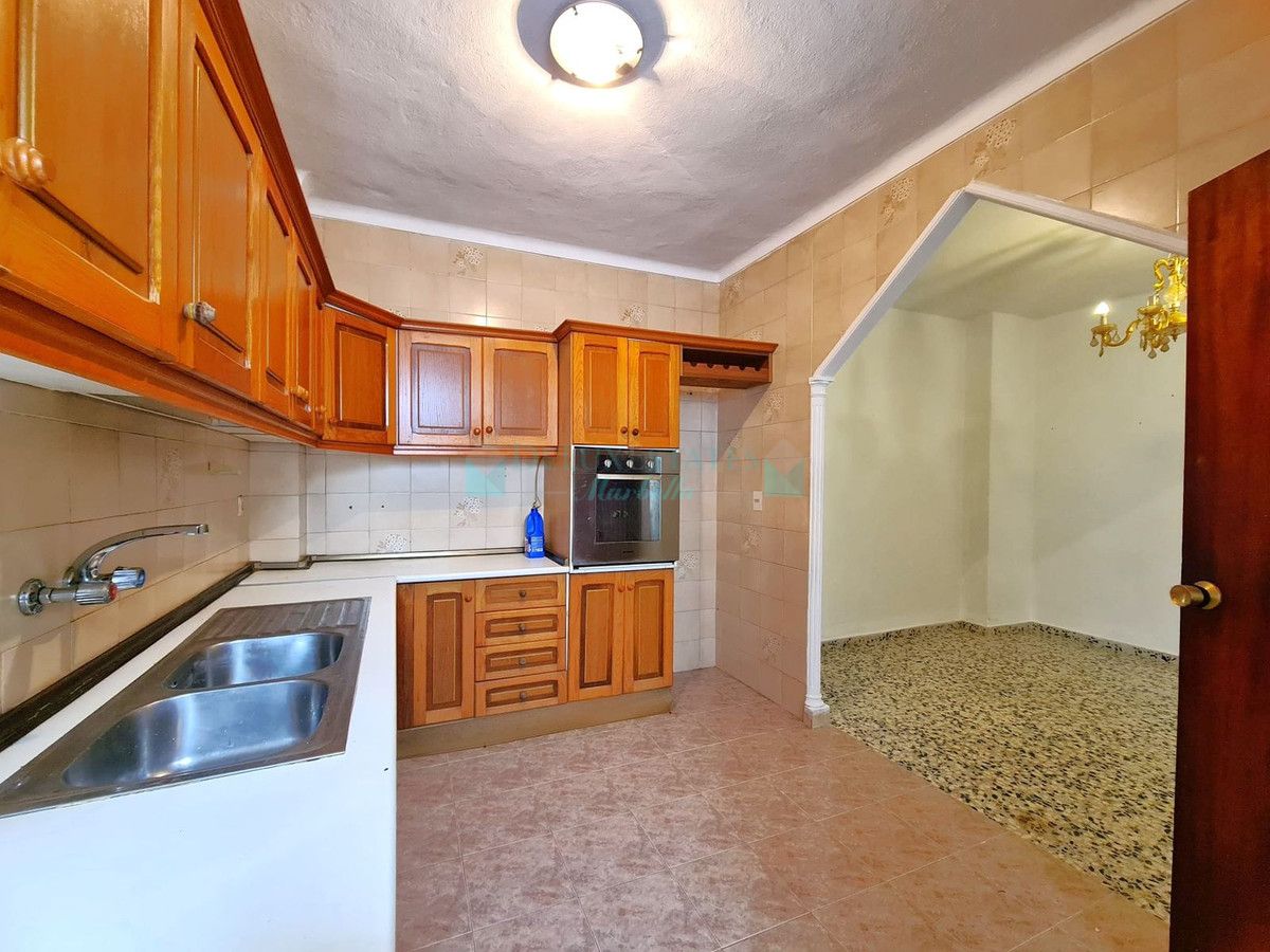 Town House for sale in Estepona