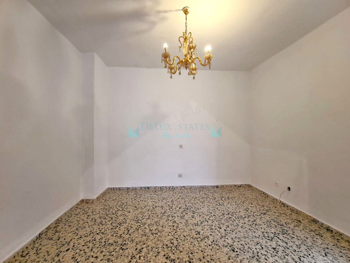 Town House for sale in Estepona