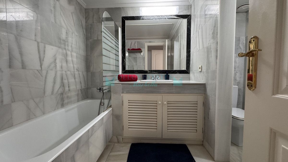 Ático en venta en El Presidente, Estepona