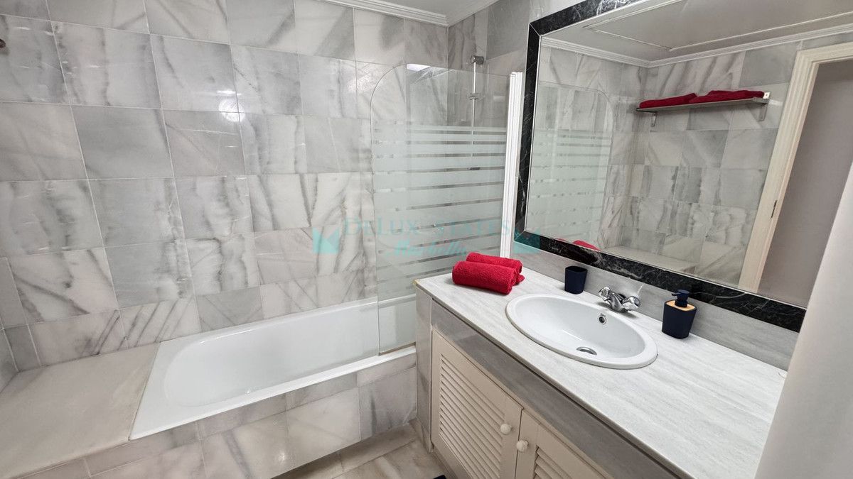 Ático en venta en El Presidente, Estepona