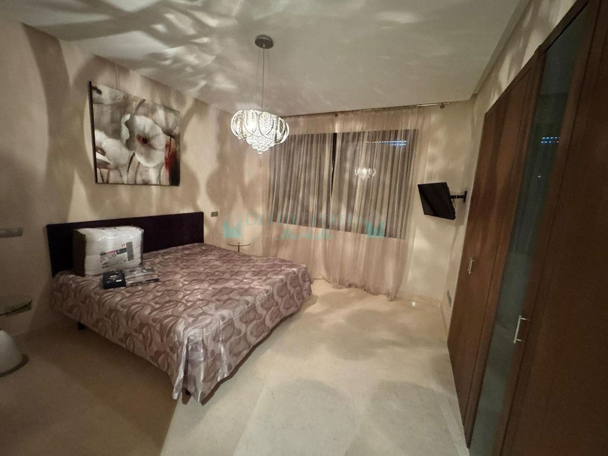 Penthouse for rent in El Paraiso, Estepona