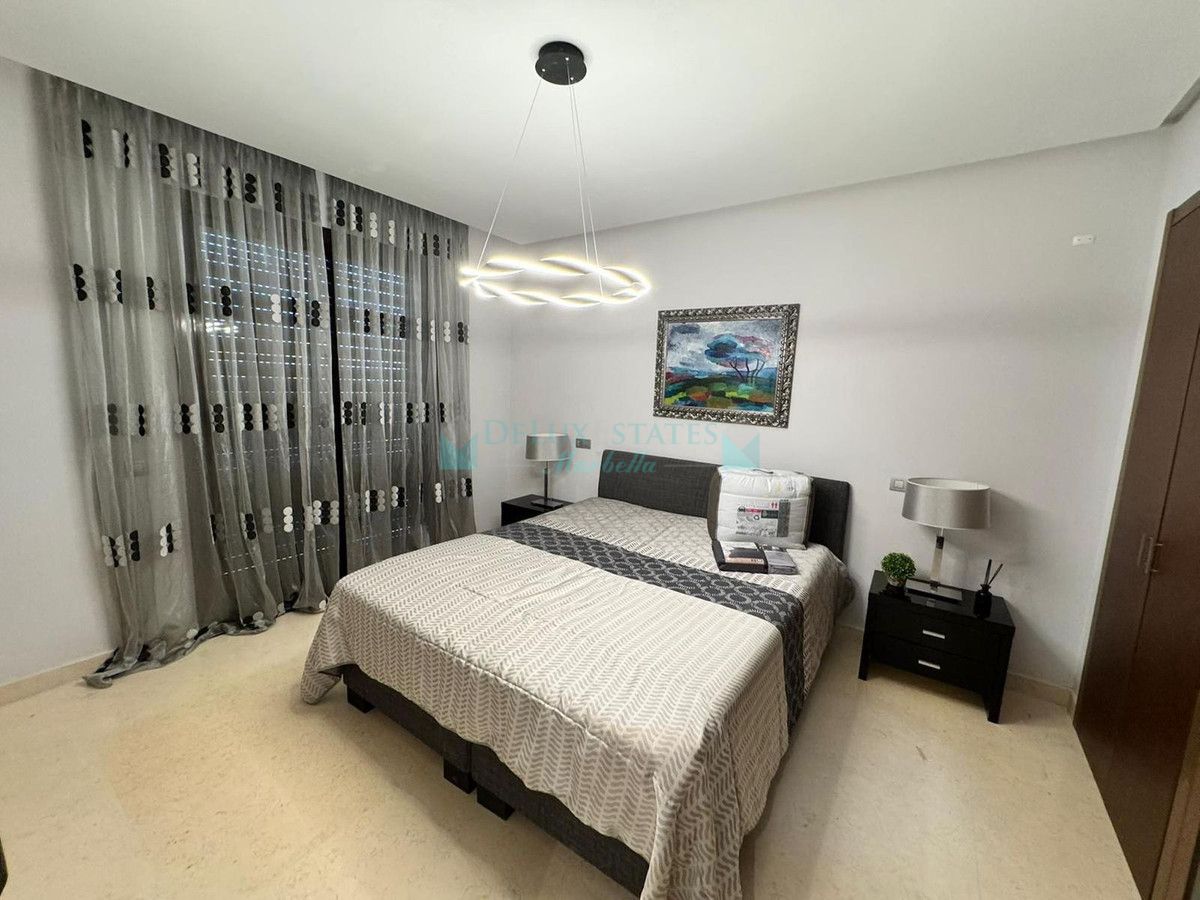 Penthouse for rent in El Paraiso, Estepona