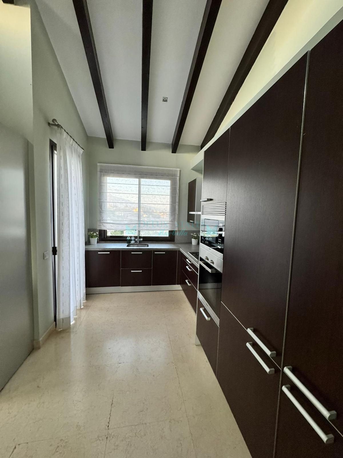 Penthouse for rent in El Paraiso, Estepona