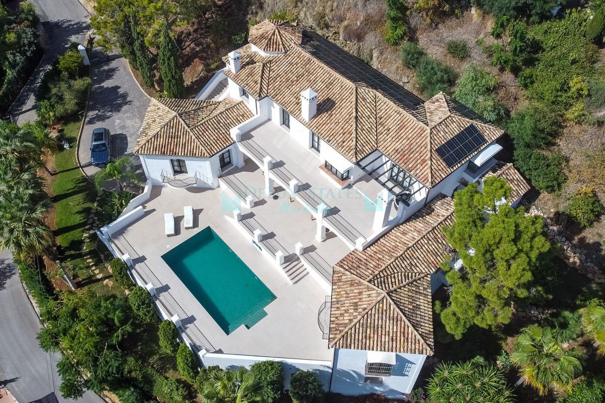 Villa for sale in Benahavis