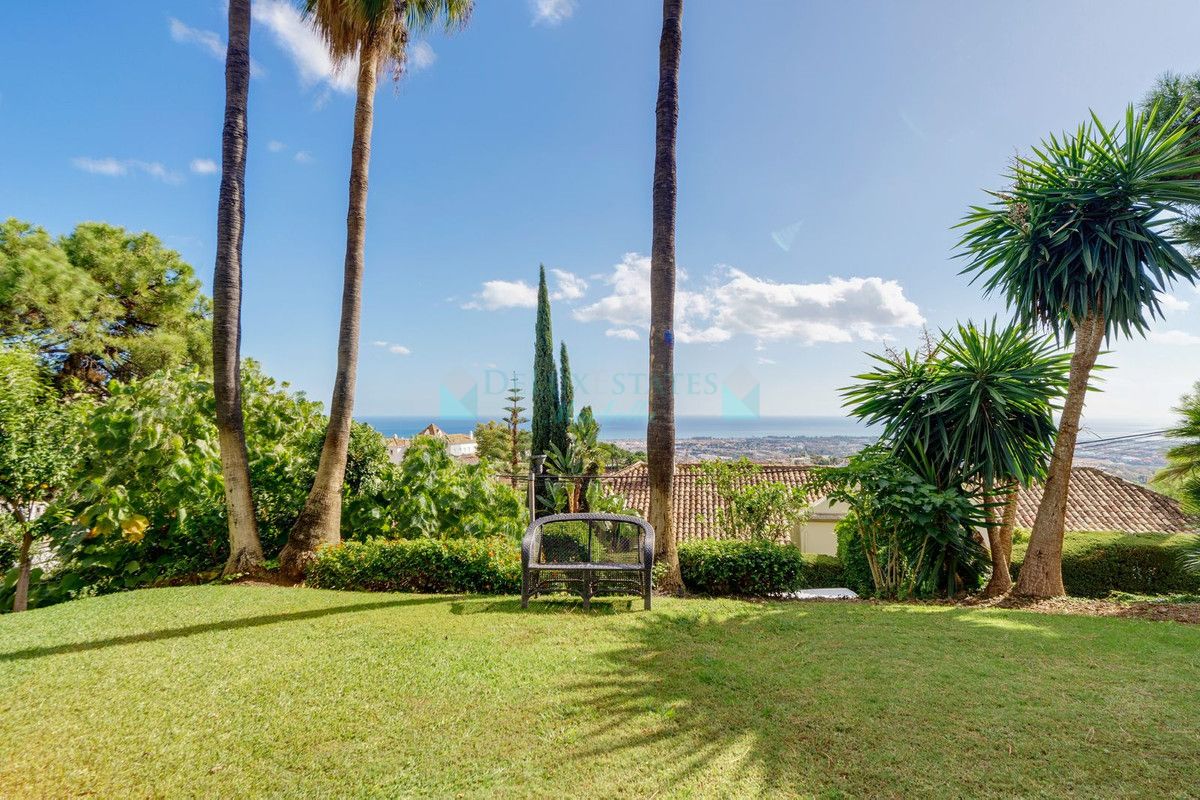 Villa for sale in Benahavis