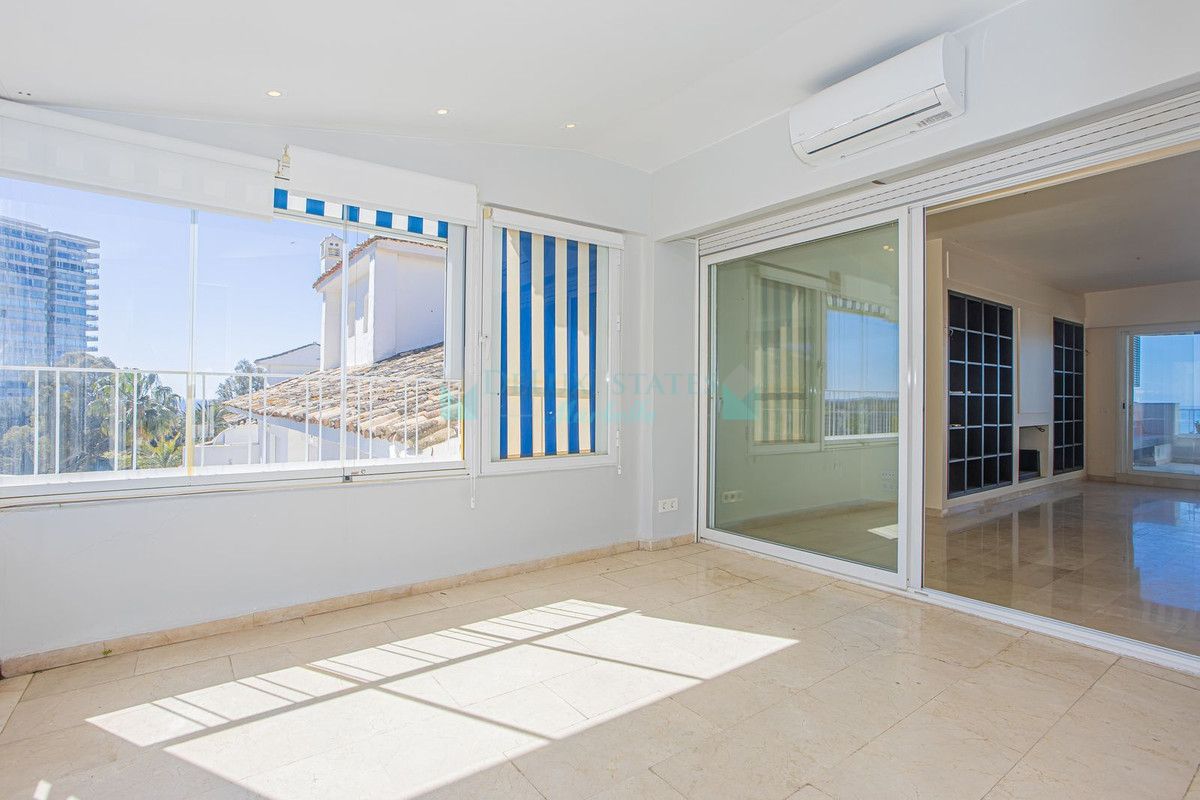 Ático en venta en Rio Real, Marbella Este