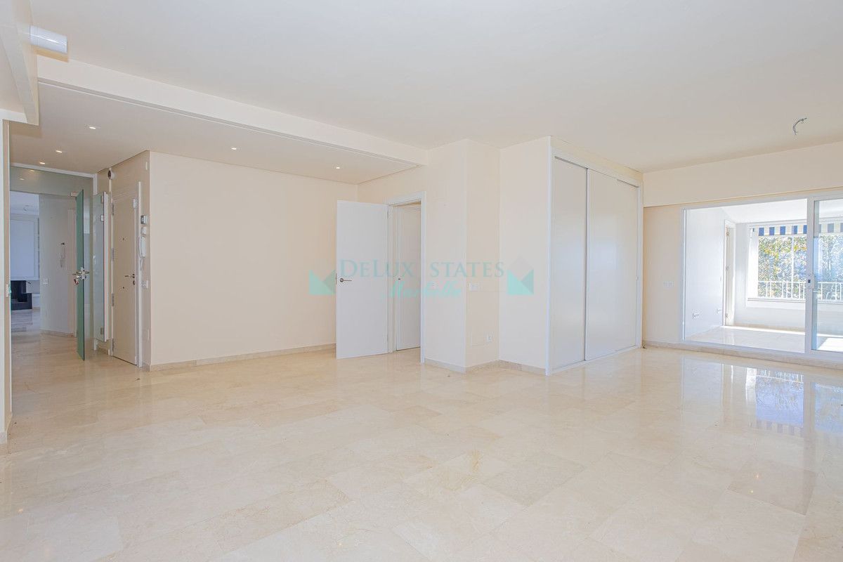 Ático en venta en Rio Real, Marbella Este