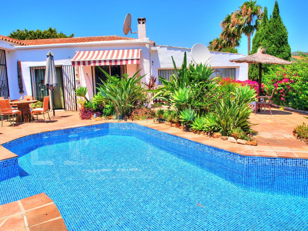 Villa en venta en Estepona