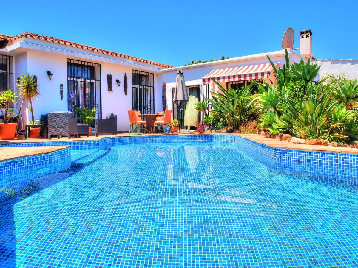 Villa en venta en Estepona