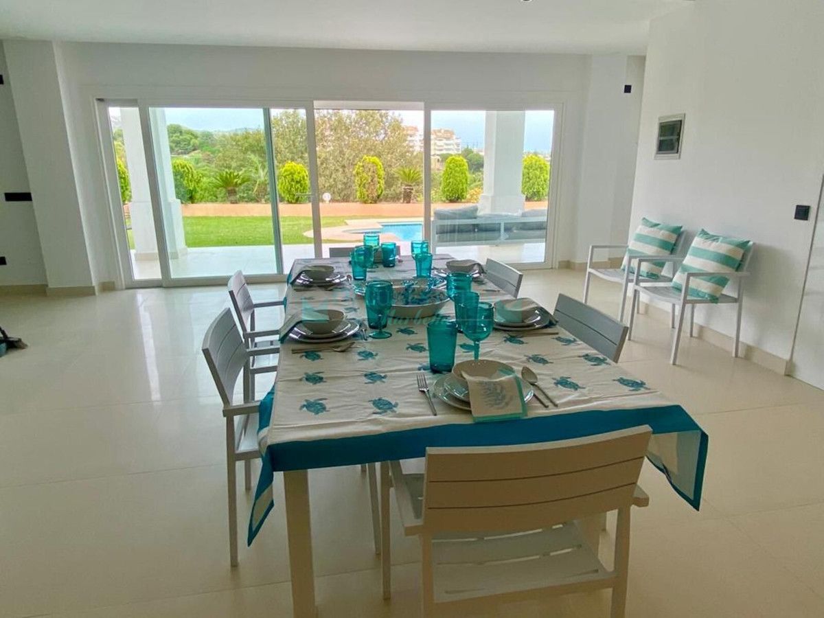 Villa for sale in Torre Real, Marbella East