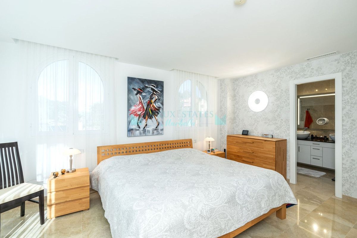 Apartment for sale in Los Arqueros, Benahavis