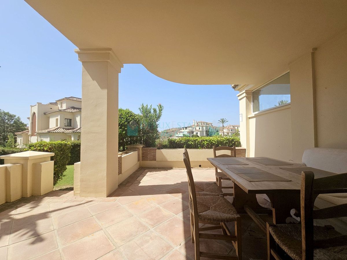 Ground Floor Apartment for sale in Benahavis