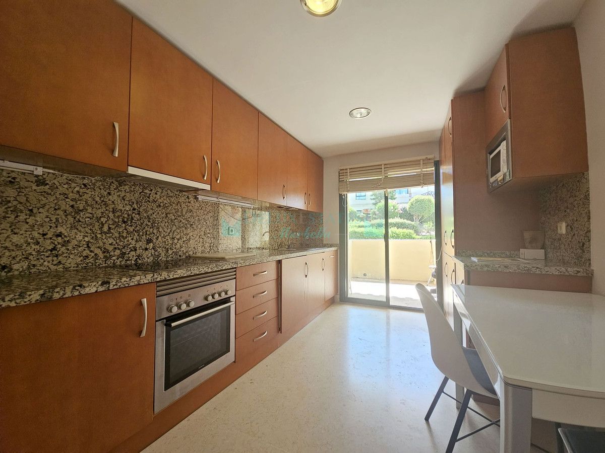 Ground Floor Apartment for sale in Benahavis