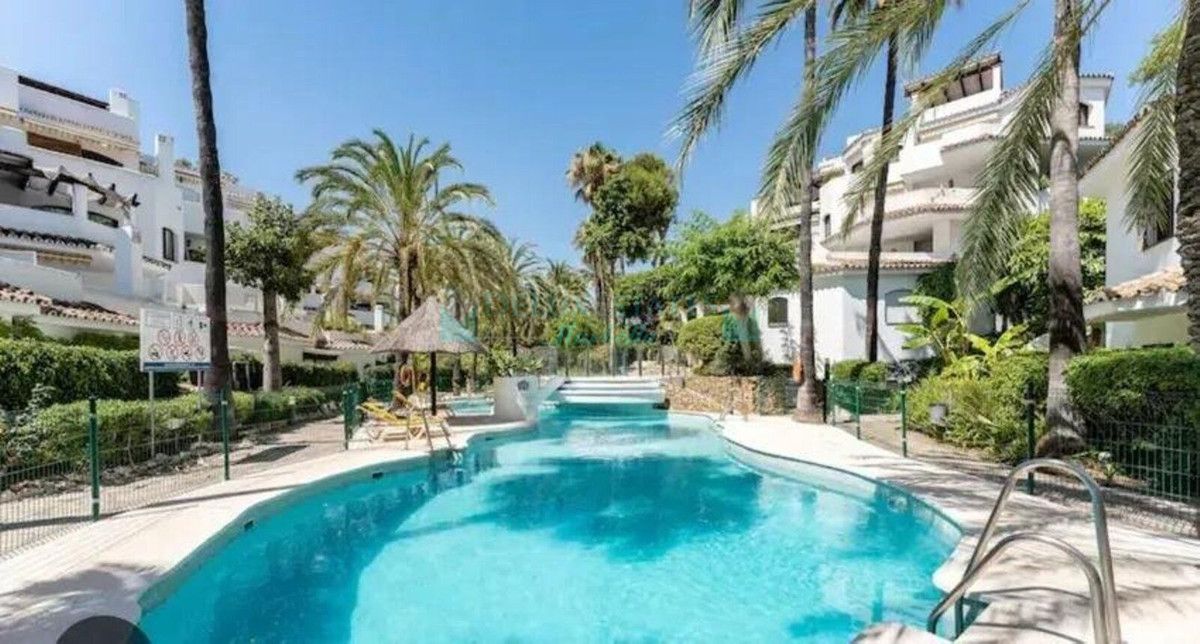 Apartment for sale in Elviria, Marbella East