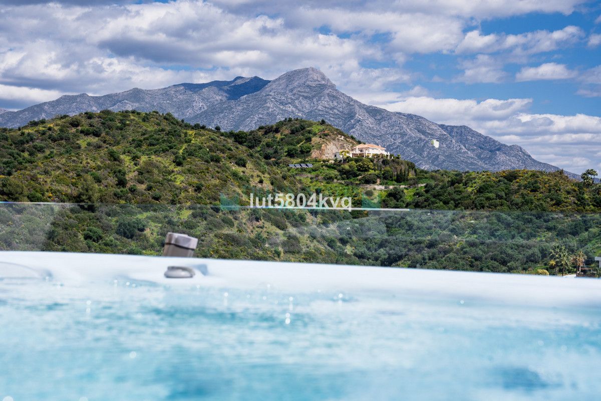 Penthouse for sale in La Quinta, Benahavis