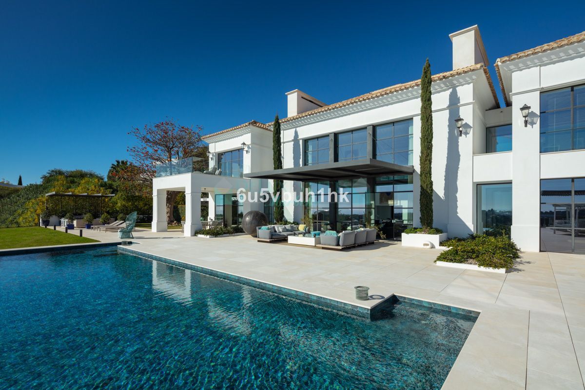 Villa for sale in Los Flamingos, Benahavis