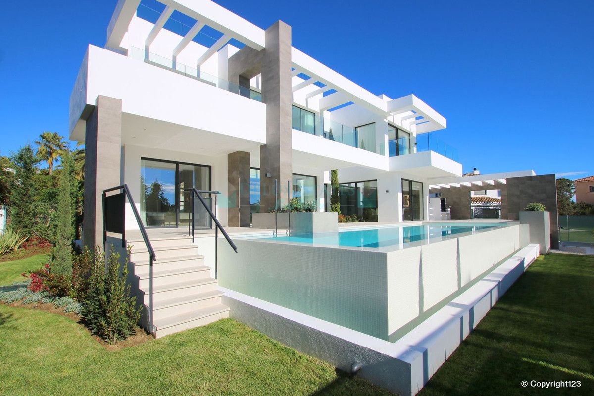 Villa for sale in Marbesa, Marbella East