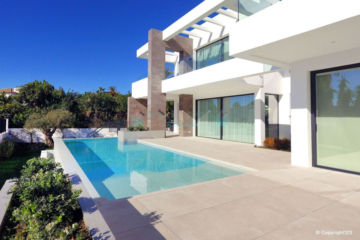 Villa for sale in Marbesa, Marbella East