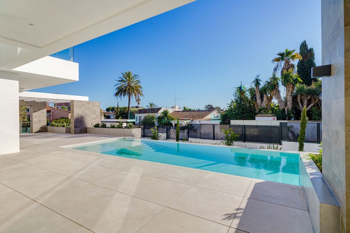 Villa for sale in Marbesa, Marbella East