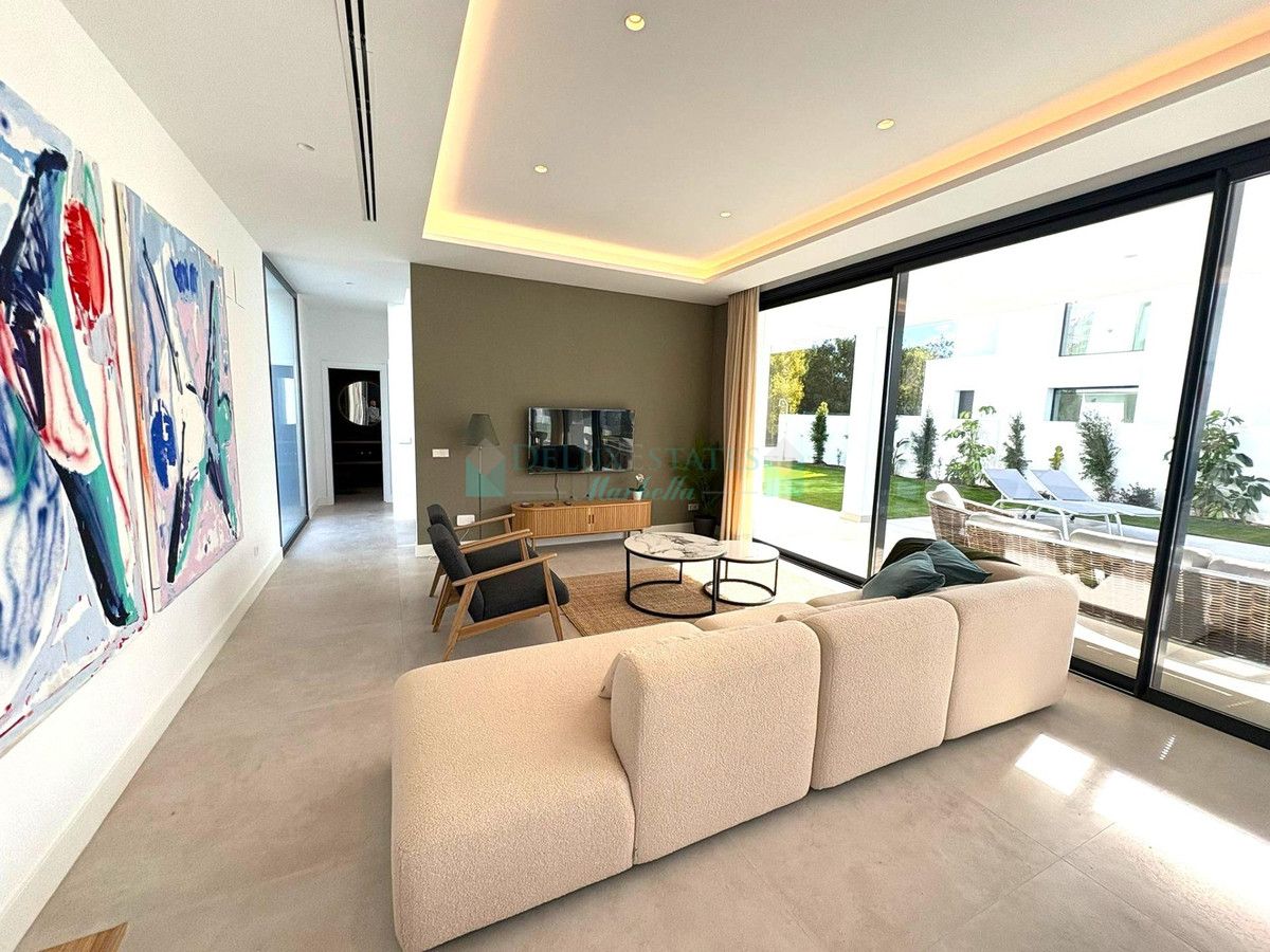 Villa en venta en Estepona